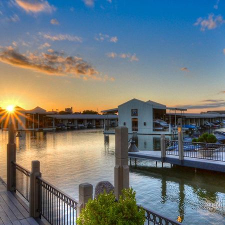 The Waters Condo Building 3 Horseshoe Bay Bagian luar foto