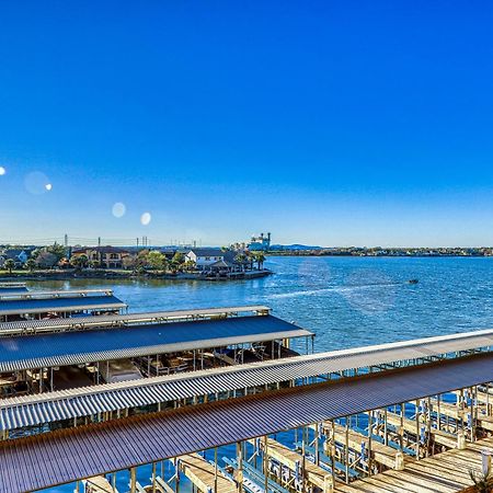 The Waters Condo Building 3 Horseshoe Bay Bagian luar foto
