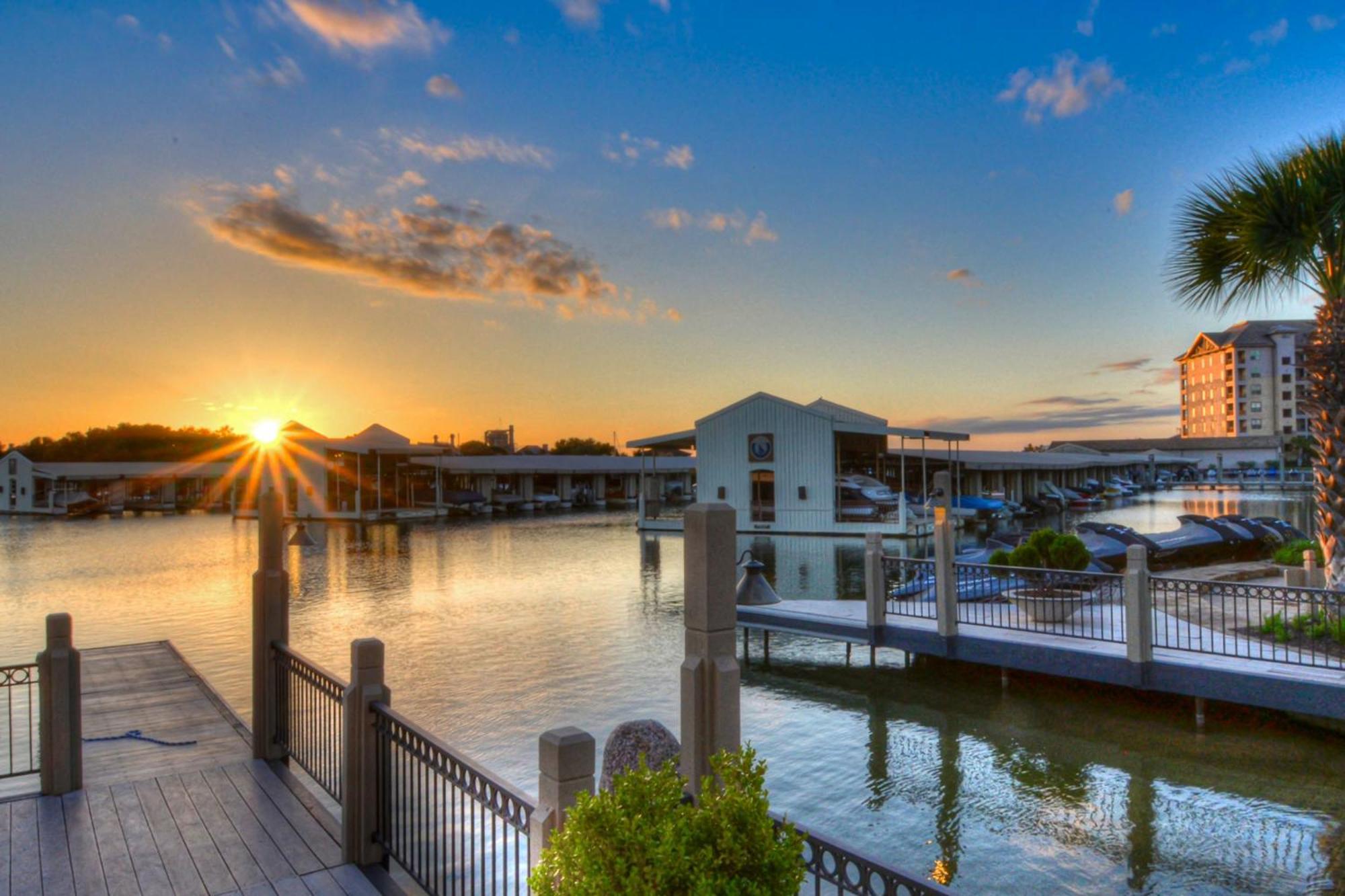 The Waters Condo Building 3 Horseshoe Bay Bagian luar foto