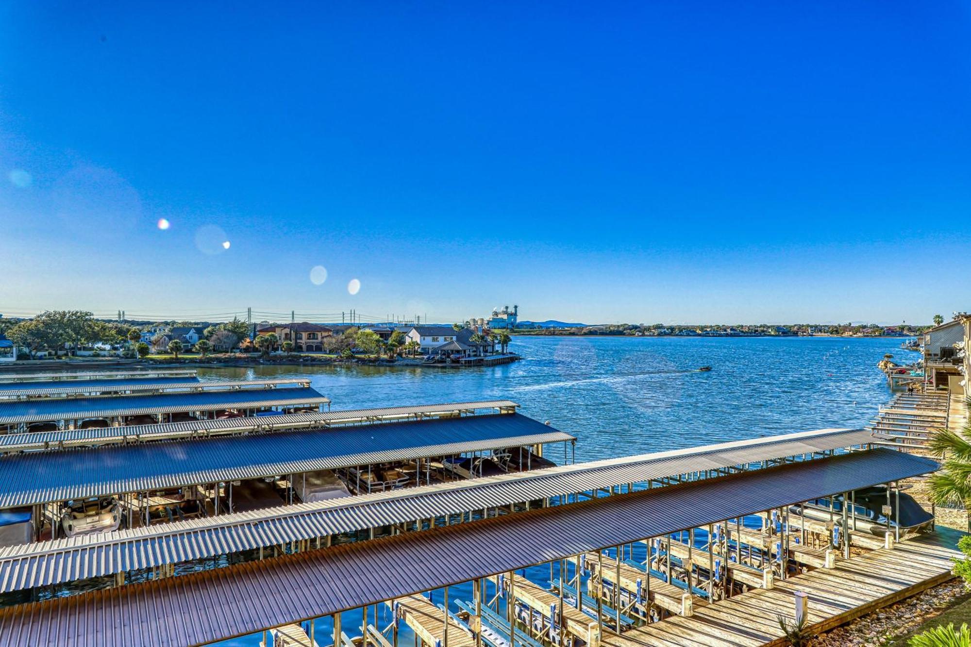 The Waters Condo Building 3 Horseshoe Bay Bagian luar foto