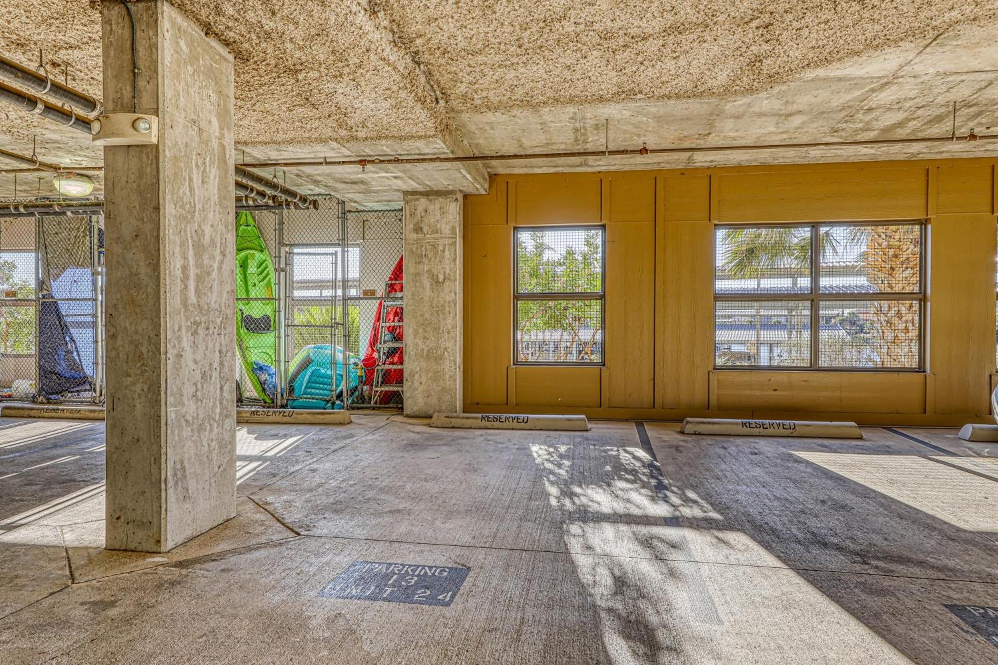 The Waters Condo Building 3 Horseshoe Bay Bagian luar foto