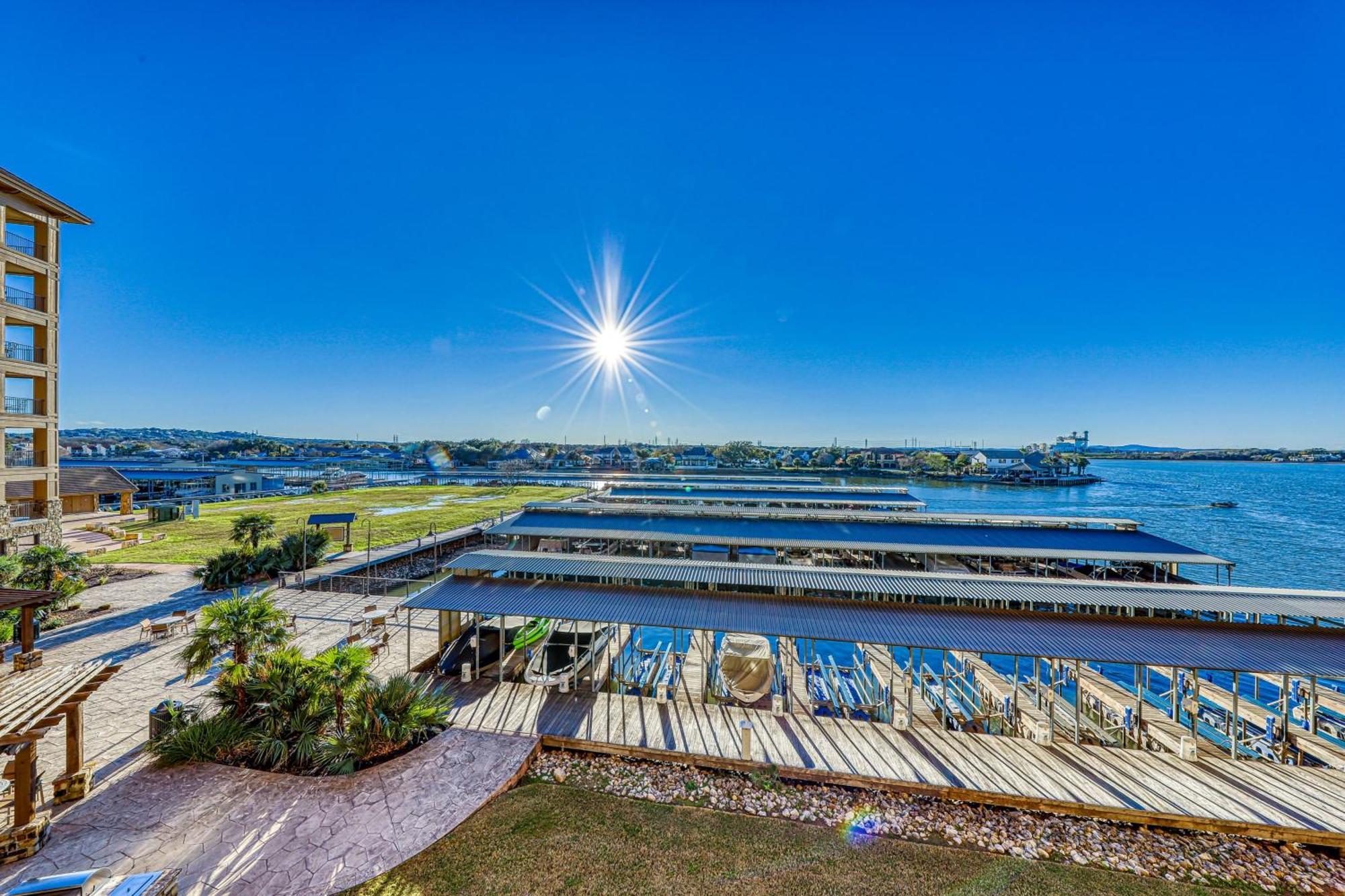 The Waters Condo Building 3 Horseshoe Bay Bagian luar foto