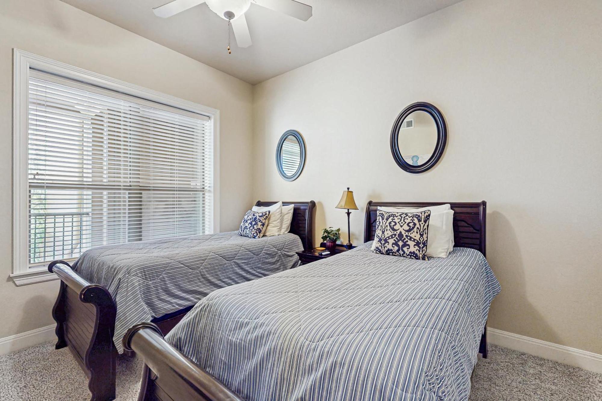 The Waters Condo Building 3 Horseshoe Bay Bagian luar foto